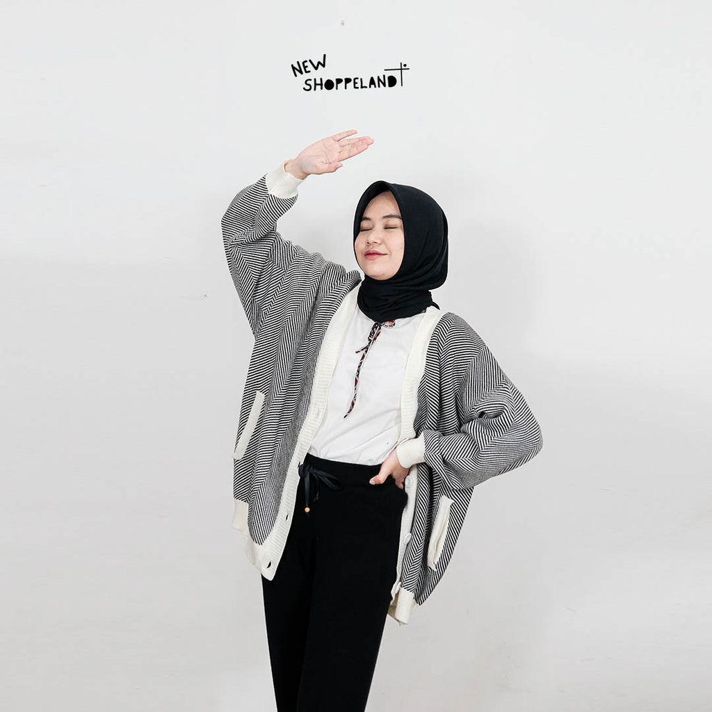 Nevine Oversize Knit Cardigan