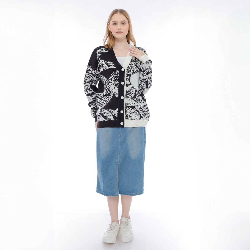 Haku Cardigan – Artistic Knit Statement 🖤🤍