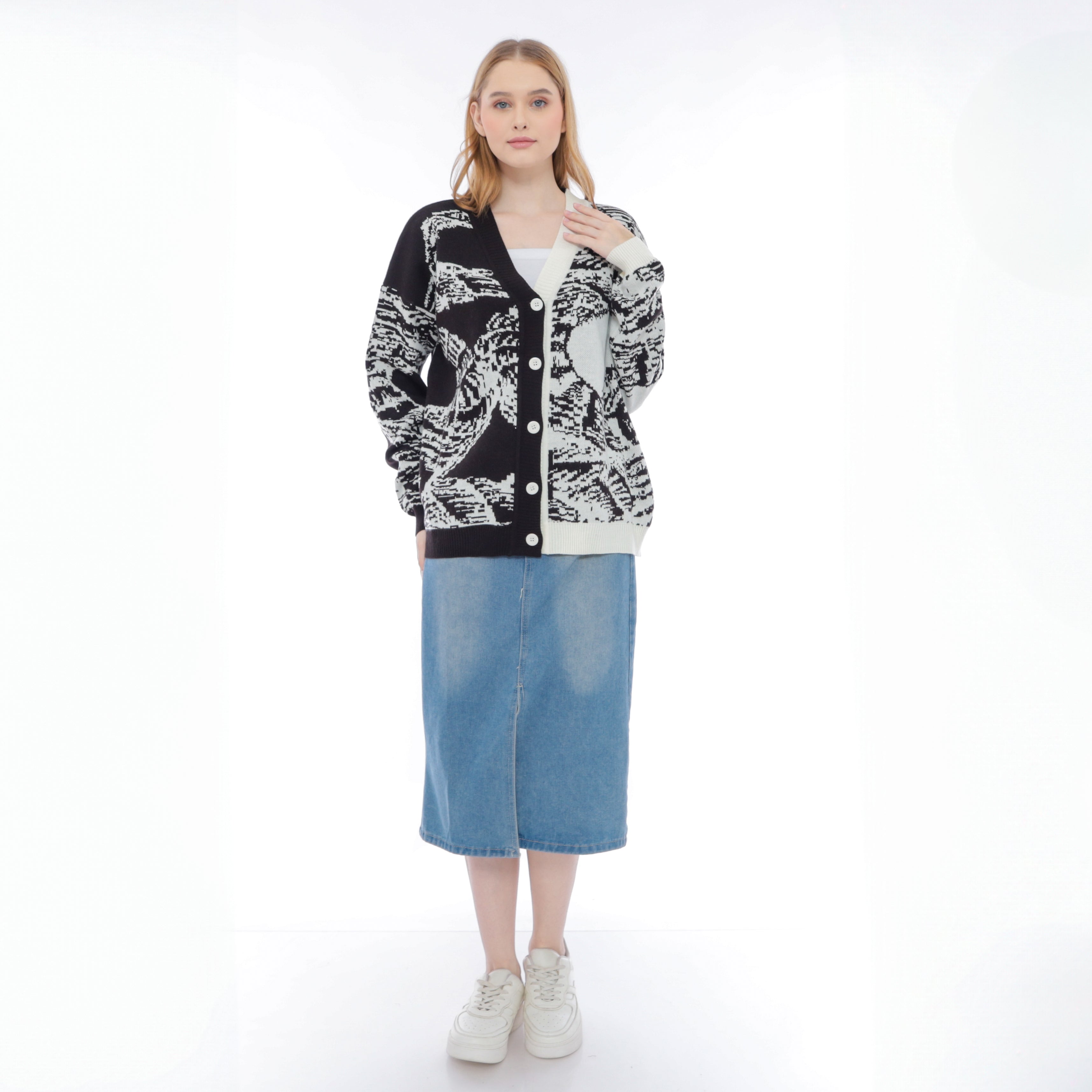 Haku Cardigan – Artistic Knit Statement 🖤🤍