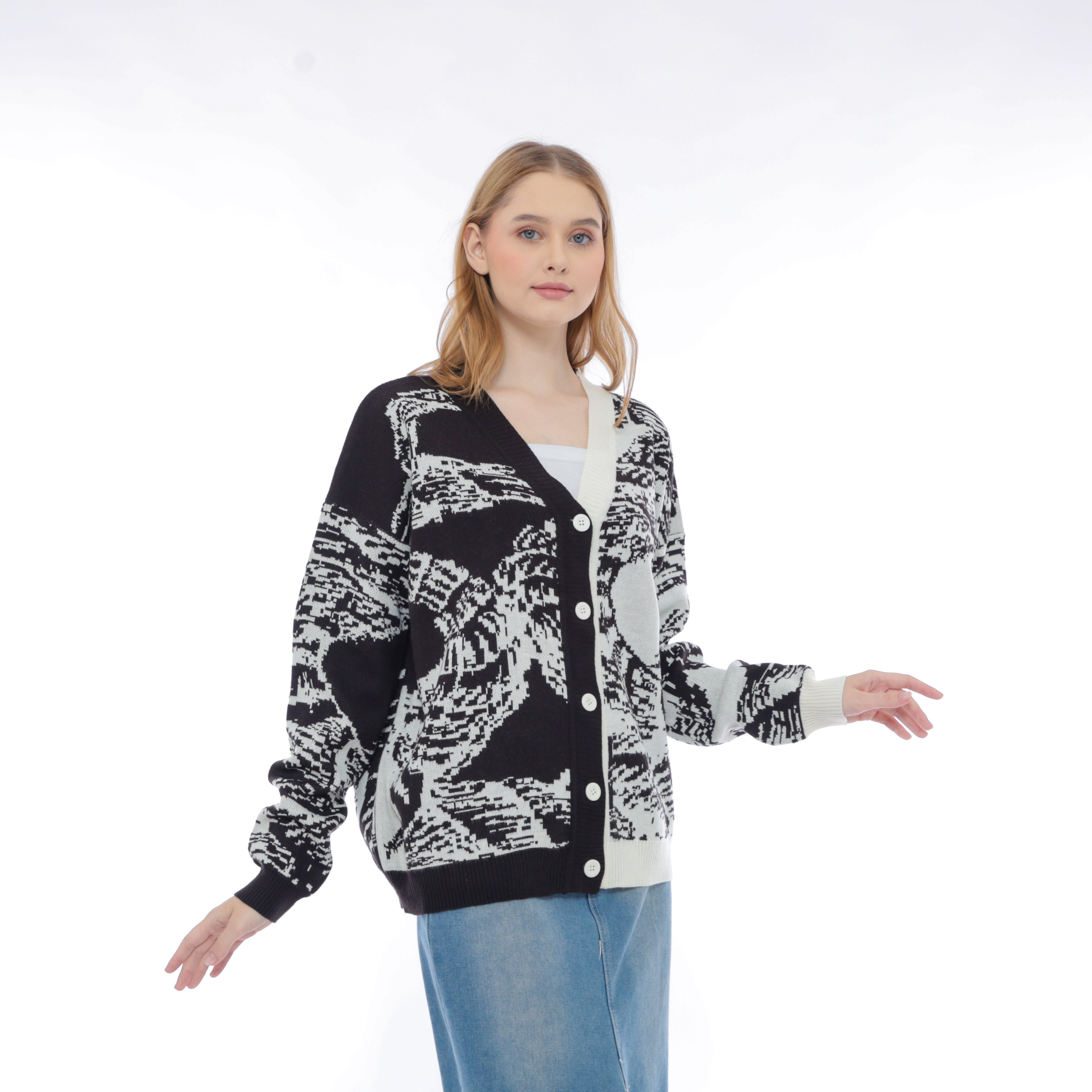 Haku Cardigan – Artistic Knit Statement 🖤🤍